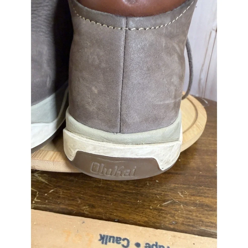 OluKai PAPAKU ILI Lace Up Boots Chukka Nubuck Cushioned Taupe Mens Size 10